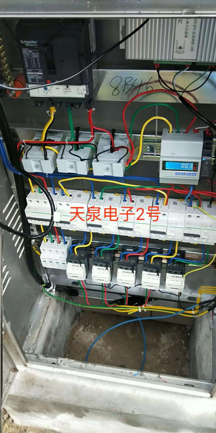 燦陽公司為蘇北某工業(yè)區(qū)100多棟樓宇亮化安裝集中控制器。(圖4)