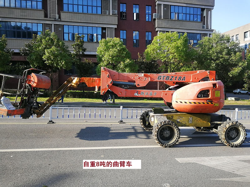 貴州某高校為本校區(qū)內(nèi)600多盞路燈更換LED燈頭及加裝太陽能LORA調(diào)光控制模塊，達(dá)到了節(jié)能和智能控制的目的。(圖6)